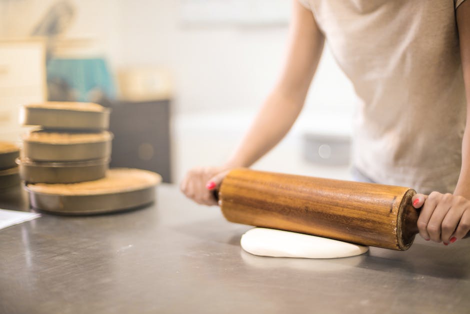 Wie man Käsekuchen aus der Form löst